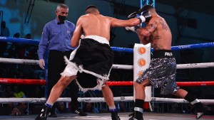 Leiva expone su título frente a De León