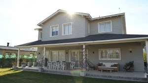 Casa «estilo Hamptons» en Roca: fotos para recorrerla por dentro y fuera