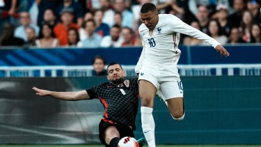Mbappé fue titular pero no pudo cambiar el curso del partido para Francia, que cayó con Croacia. Foto: AP