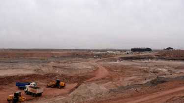 Trabajo de ejecución de las lagunas sanitarias en la meseta de Neuquen (foto Matias Subat) 