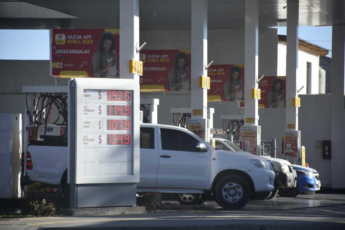 Desde este sábado los combustibles aumentan en todo el país. Foto: Archivo Matías Subat 
