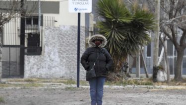 El frío, ahora con lluvia, se hará presente desde este miércoles en el Alto Valle. 
