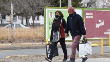 Postales del frío en la ciudad de Neuquén. Foto Matías Subat. 