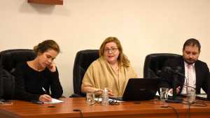 Triunfó la teoría de la autolesión con cubiertos de plástico: absolvieron a los policías