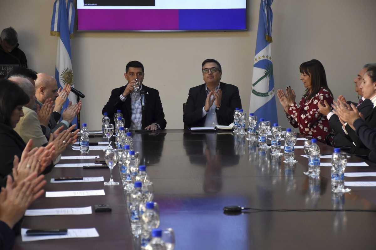 El vicegobernador encabezó la primera reunión de la interpoderes. Foto: Matías Subat.