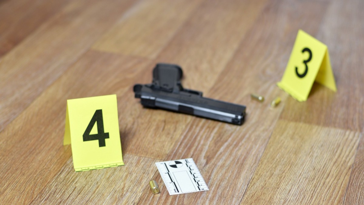 El niño encontró el arma, que estaba cargada, en una bolsa que estaba en suelo de su casa.
