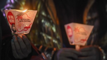 Las velas se encendieron por Laura Martinez, a un año de su muerte. Foto: Juan Thomes
