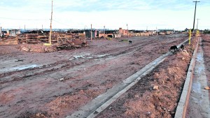 Buscan una solución para la toma de tierras en la ruta N° 1 en Viedma