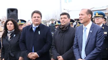 El gobernador encabezó ayer el acto por el Día de la Bandera en Neuquén capital. Foto: gentileza.