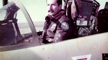 El piloto fue condecorado con  la Cruz La Nación Argentina al Heroico Valor en Combate, que es la más alta que otorgó Argentina. 