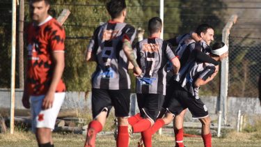 Buena Parada venció 2 a 0 a La Adela y sigue como líder. (Foto: Jorge Tanos)