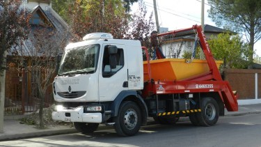 Mediante una ordenanza buscan regular el uso de volquetes en las calles de Regina. 