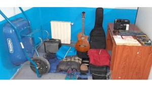 Atraparon a estos adolescentes de Bariloche cuando llevaban lo robado en una carretilla