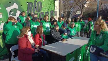 La conferencia de prensa que convocó ATE, se realizó frente a las oficinas del Ministerio de Trabajo de Nación, en Roca. Foto César Izza.