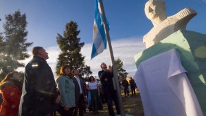 Viedma celebró el Día de la Bandera en la plaza Belgrano