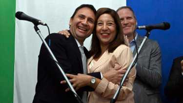 En el primer piso de Casa de Gobierno hubo clima festivo. Sin discursos, los micrófonos se usaron sólo para la jura. (Foto: Marcelo Ochoa)