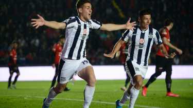 Talleres ganó 2 a 0 en Santa Fe y avanzó.
