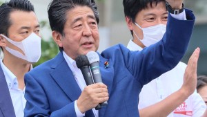 Exprimer ministro japonés Abe fue asesinado a balazos en un acto de campaña