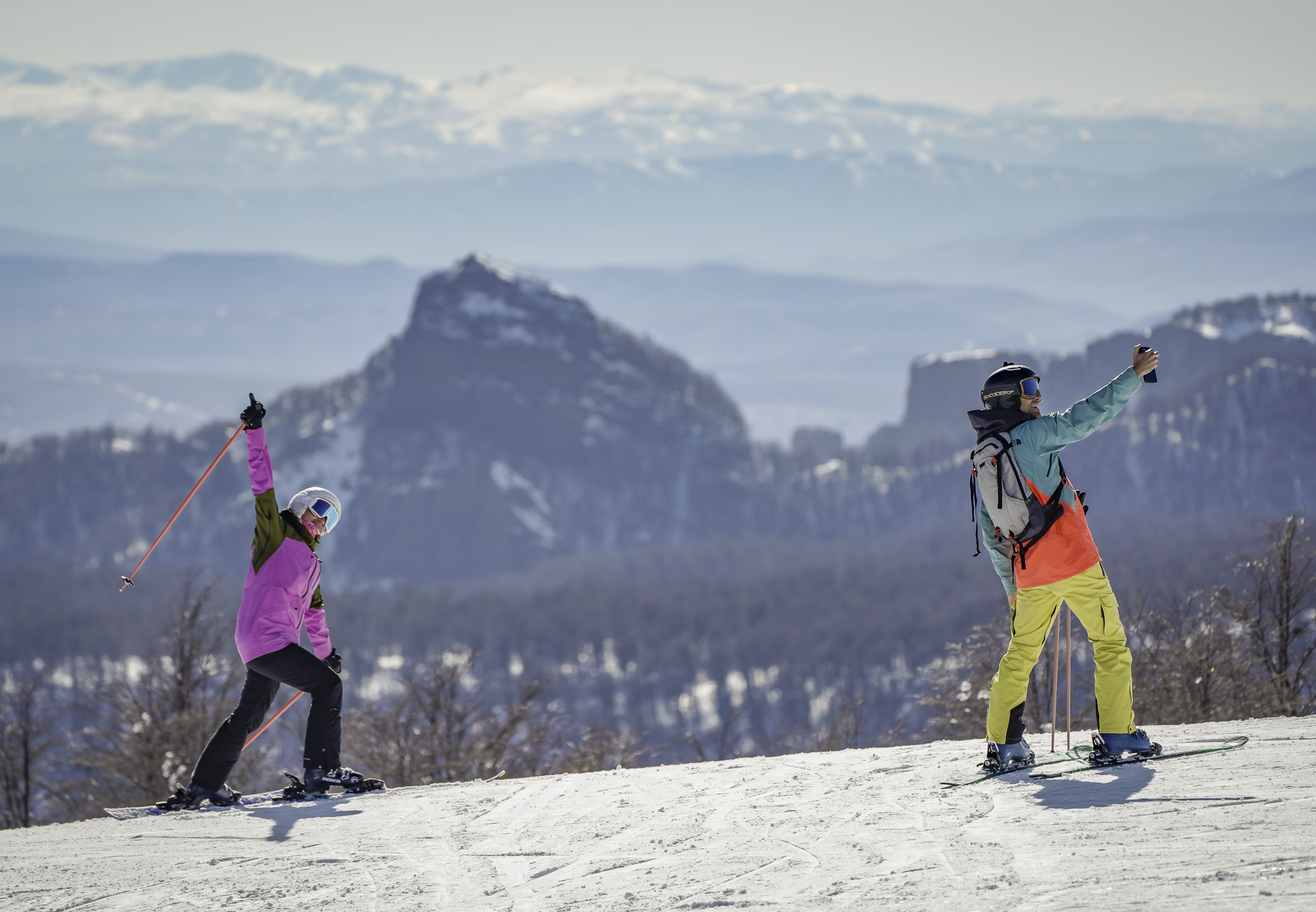 El fin de semana pasado, en el cerro de San Martín de los Andes, se registraron más de 7000 personas por día que disfrutaron las pistas de esquí. Foto: Cerro Chapelco.

