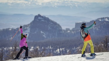 El fin de semana pasado, en el cerro de San Martín de los Andes, se registraron más de 7000 personas por día que disfrutaron las pistas de esquí. Foto: Cerro Chapelco.

