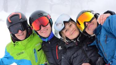 A partir de este domingo comienzan las tarifas de temporada media en el cerro Perito Moreno en El Bolsón. Fotos de Israel Kennedy