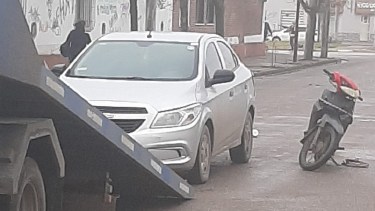 El Chevrolet Onix fue secuestrado por parte de personal de tránsito de Viedma. Foto Gentileza: Diario AL Día.