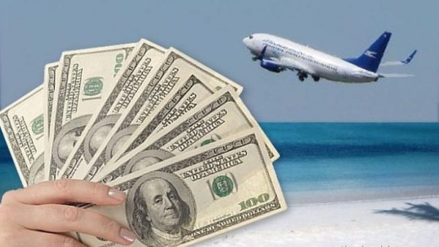 El Gobierno anunció la semana pasada un incremento de 10 puntos porcentuales en la retención a cuenta de los impuestos a las Ganancias y sobre los Bienes Personales para el consumo de divisas para viajes y gastos en el exterior.