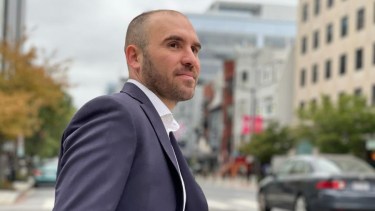 El exministro Guzmán fue acompañado por su Gabinete, al decidir su salida del Ejecutivo. Foto: Télam.- 