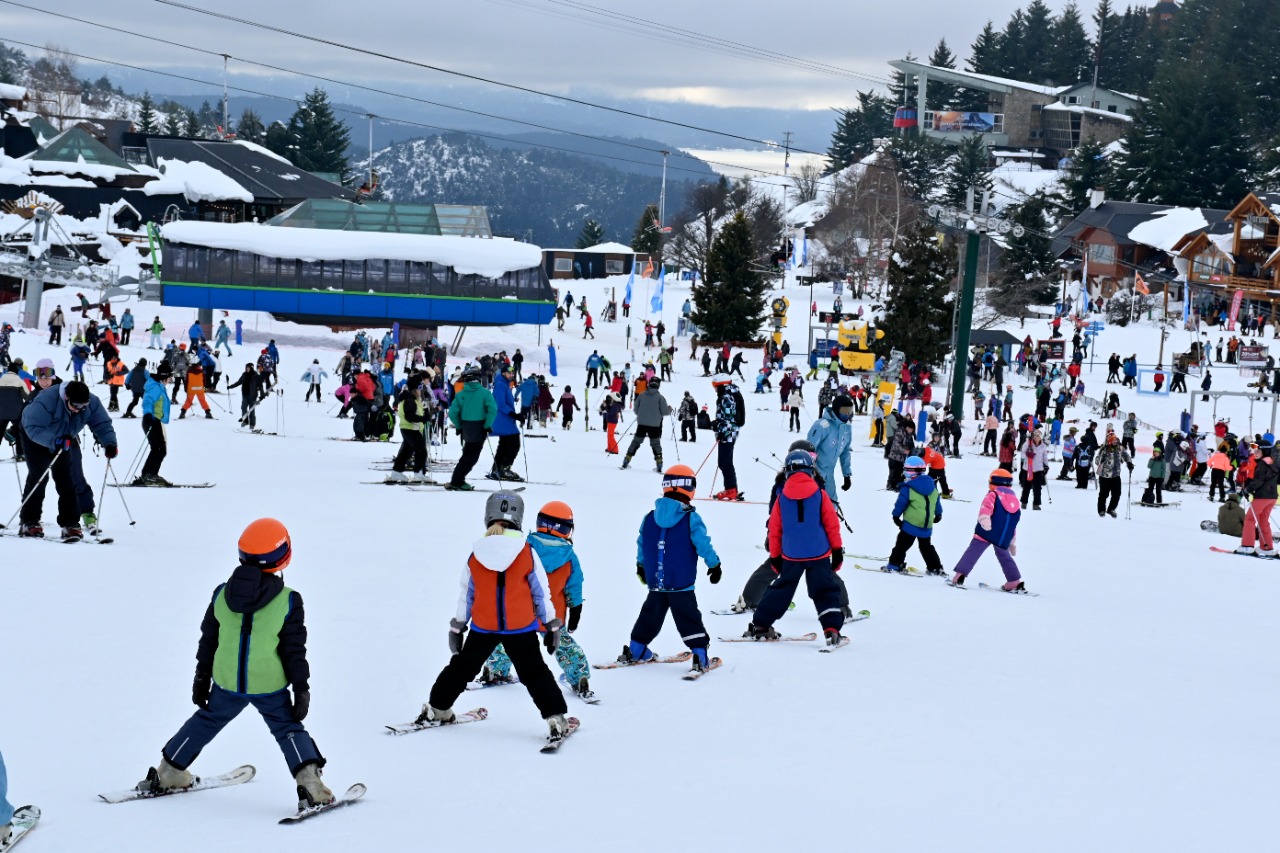 El cerro Catedral está preparando las pistas y nuevos medios para abrir la temporada de invierno de Bariloche. Archivo