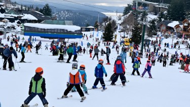 El cerro Catedral está preparando las pistas y nuevos medios para abrir la temporada de invierno de Bariloche. Archivo
