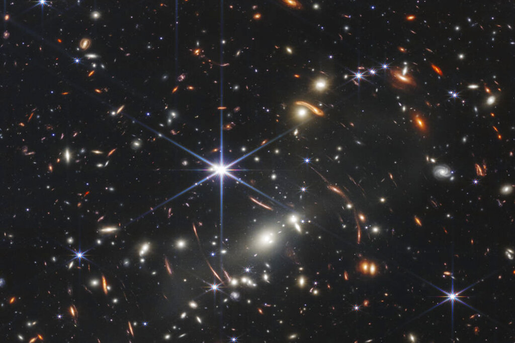 La primera imagen que dio a concoer el telescopio James Webb. (NASA/ESA/CSA/STScI via AP)