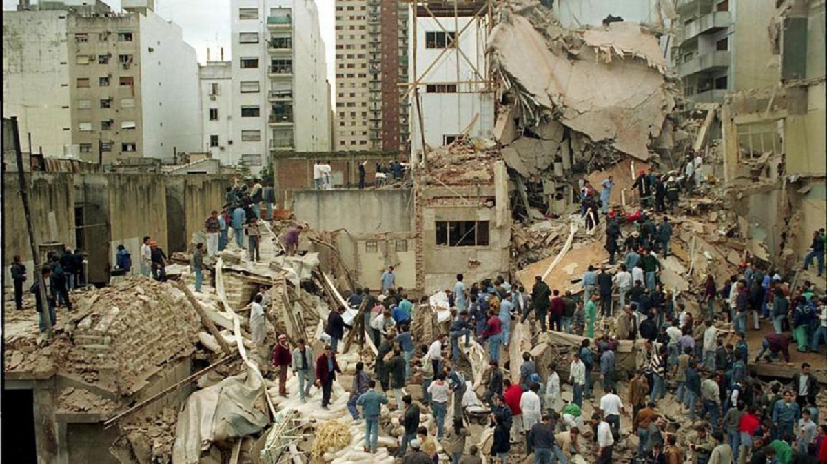 El atentado a la AMIA causó 85 muertes el 18 de julio de 1994.
 