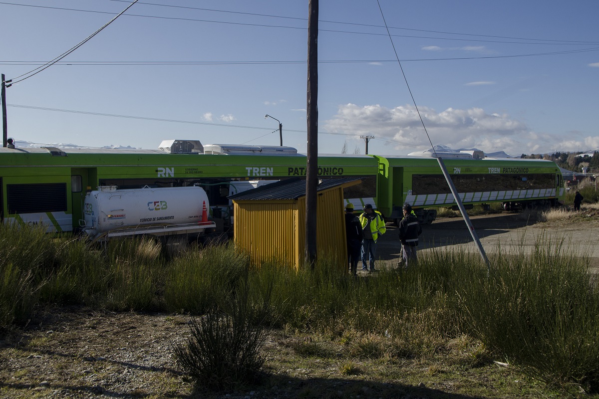 El Tren Patagónico embistió a un camión atmosférico que cruzó un paso a