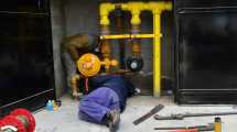 Imagen de Camuzzi cortó el gas en las escuelas de Bariloche por el receso y hay preocupación en los gasistas