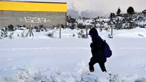 Alerta por nieve en Neuquén: continúa y «se esperan heladas para el fin de semana»