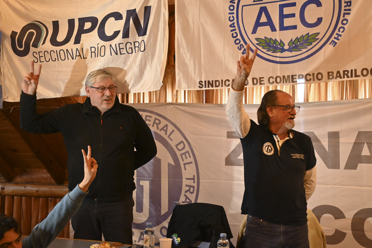 El plenario con dirigentes de 33 gremios se hizo en las instalaciones de AMEC Bariloche, que lidera Walter Cortés, y hubo dirigentes de la CGT central. (foto Alfredo Leiva)