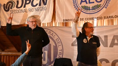El plenario con dirigentes de 33 gremios se hizo en las instalaciones de AMEC Bariloche, que lidera Walter Cortés, y hubo dirigentes de la CGT central. (foto Alfredo Leiva)