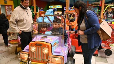 Cualquier opción es buena para pasar las vacaciones de invierno para los chicos de Bariloche, la idea es descansar y divertirse. Foto: Chino Leiva