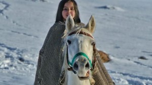 Iba por la ruta 43 en el norte neuquino y en la nieve lo esperaba la sorpresa más linda&#8230;
