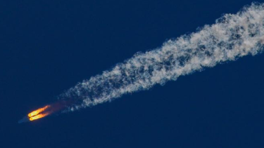 China negó falta de información de la caída de los restos del cohete Long March 5B. 