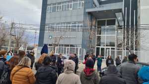 La EPET N° 10 de Plaza Huincul reclamó volver a su edificio después del receso