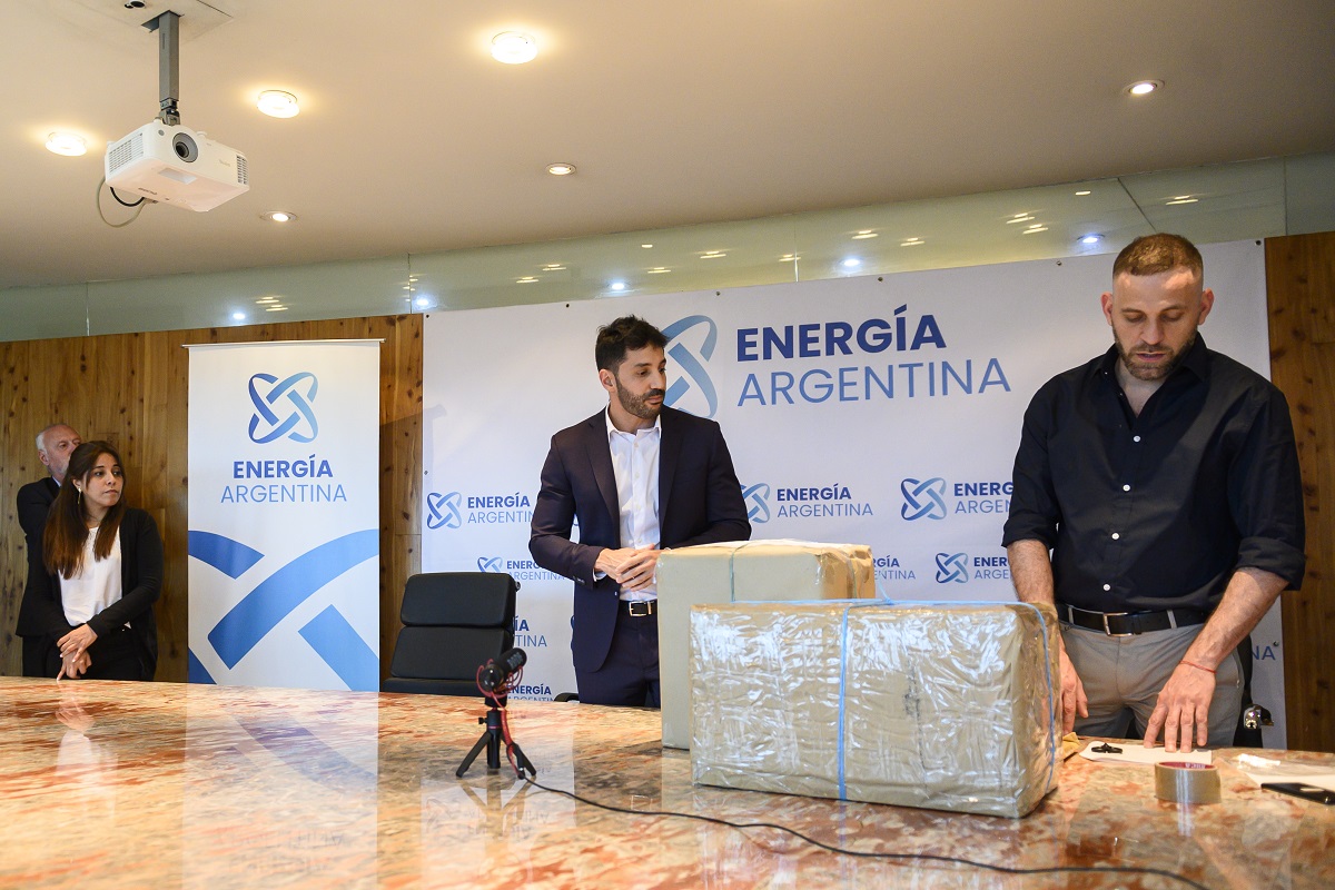Las autoridades de Enarsa abrieron esta mañana las ofertas para la construcción de un segundo tramo del gasoducto Néstor Kirchner. (Foto: gentileza)