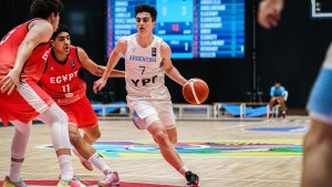 Con el neuquino Sinigoj, Argentina debutó con triunfo en el Mundial U17 de básquet