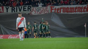 Sarmiento dio la sorpresa y venció a River 2-1 en el Monumental: mirá los goles