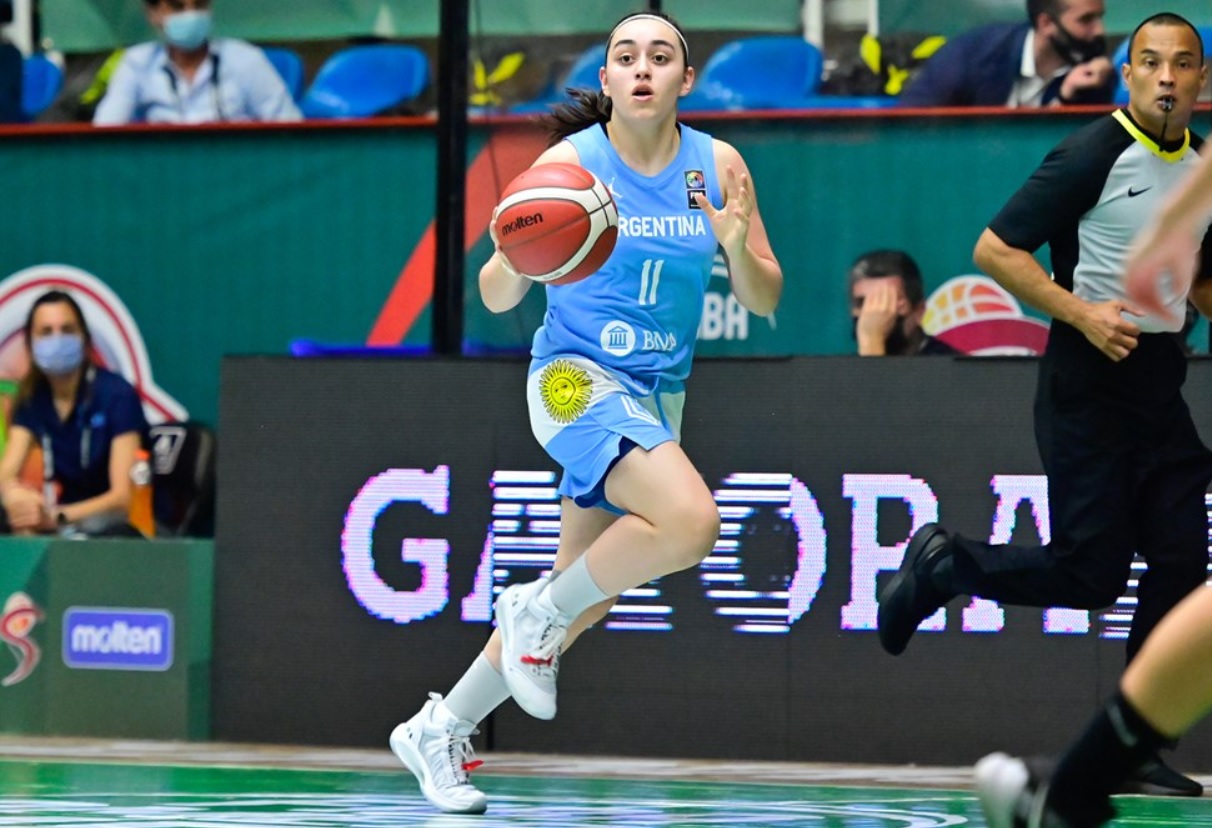 Gianella Espedale es una de las promesas del básquet femenino de Neuquén.