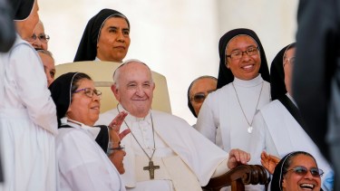 Le escuchamos que quiere una Iglesia alegre y jovial, a la vez que nos hizo sentir su humildad y  la espiritualidad que uno percibe  a su lado.
