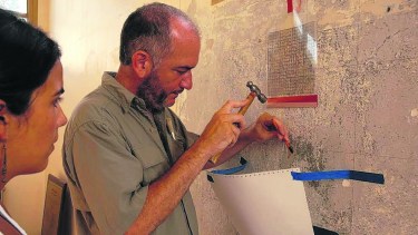Pregliasco durante las pericias realizadas en el sitio donde se cometieron los crímenes (Foto: Archivo)