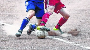 El fútbol es el deporte más popular del mundo pero requiere sus cuidados. 