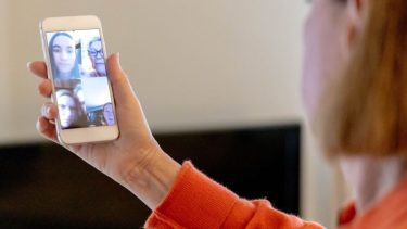 En medio de la pandemia, las videollamadas por Whatsapp se volvieron muy populares.-