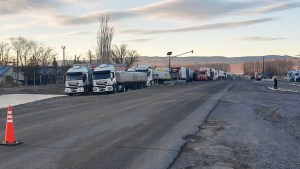 160 camiones continúan varados en Las Lajas, a la espera de que se reabra Pino Hachado